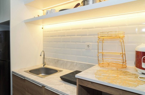 Panunggangan Utara Apartment | Chic Brown Touch Studio At Apartment Collins Boulevard