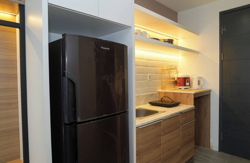 Panunggangan Utara Apartment | Chic Brown Touch Studio At Apartment Collins Boulevard