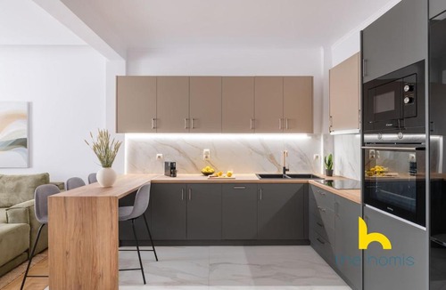 Filopappou Apartment | Chic Koukaki Haven Steps to Metro & Acropolis!