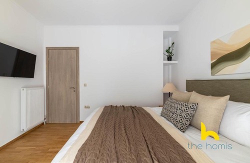 Filopappou Apartment | Chic Koukaki Haven Steps to Metro & Acropolis!