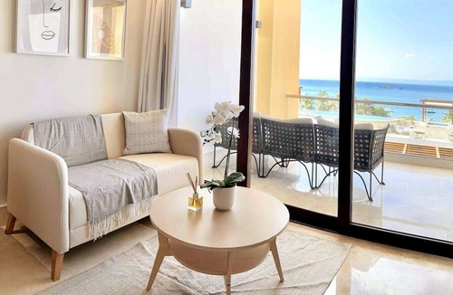 Samana Apartment | Chic Studio with King size Bed, Balcony with Spectacular Bay View, Pool, Full AC
