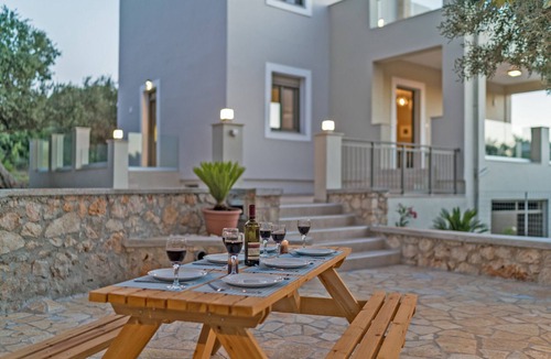 Atsipópoulon Villa | Chloe villa , 3 bedrooms,Countryside,pool, near taverns