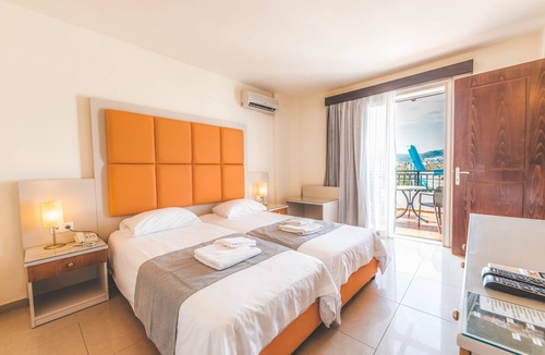 Kamisiana Hotel | Chrispy Waterpark Resort
