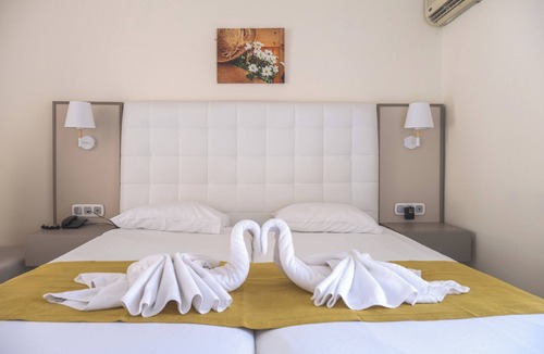 Kamisiana Hotel | Chrispy Waterpark Resort