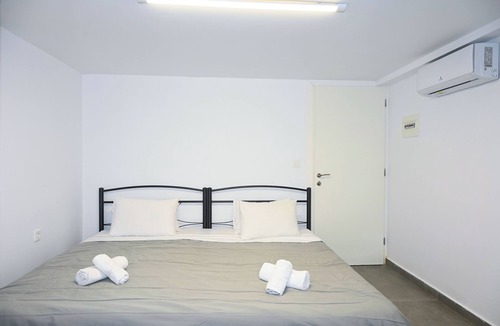 Psarou Hotel | Christy Studios