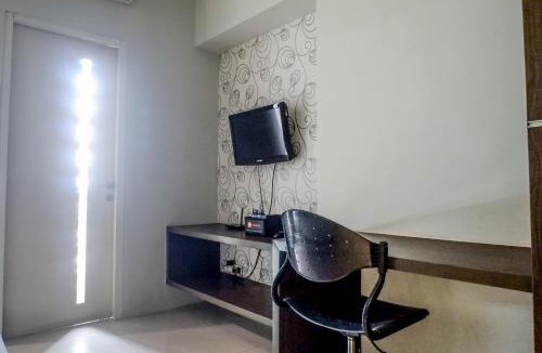 Siwalankerto Apartment | Classic Modern Studio Room Apartment at The Square Surabaya By Travelio