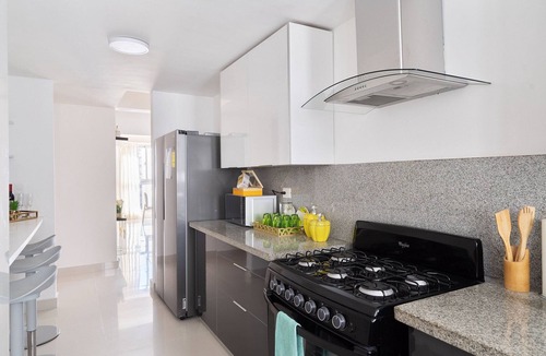 La Arboleda Condo | Classy-3BR-KingBed-50mbWiFi-CityCntr-A/C-YellowKey