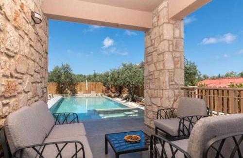 Ano Vasilikos Villa | Claudio Stone House