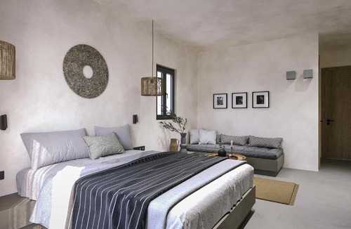 Naousa Hotel | Clementina Hill