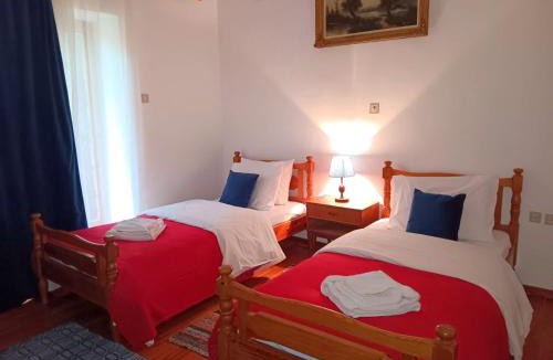 Trikolonoi House | Cleopatrahouse