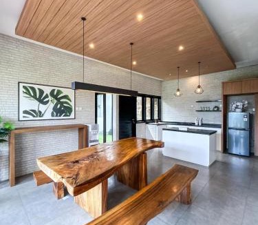 Suraberata Villa | Clover Cove Villa