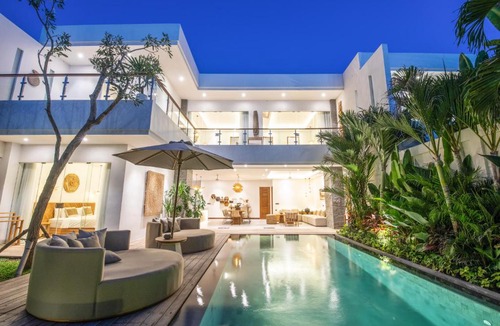 Berawa Villa | Coastal Elegance 4BR Villa, 400m to Finns
