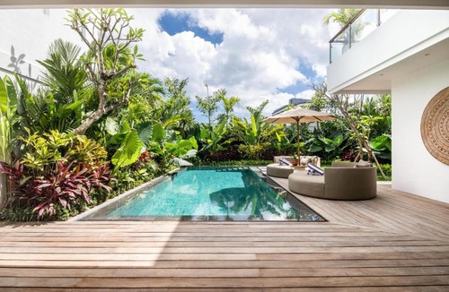 Berawa Villa | Coastal Elegance 4BR Villa, 400m to Finns,