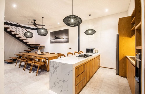Munggu Villa | Coastal Gem: 5BR New Villa, 200m to Canggu Beach