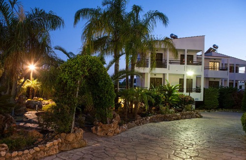 Pefkos Apartment | Coliseum Studios & Apartments