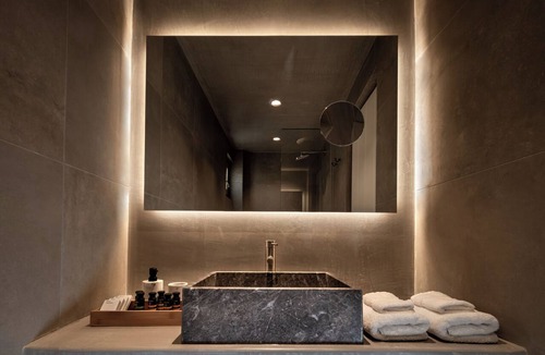 Kamari House | Colombos BeachFront