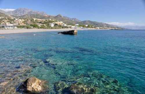 Ierapetra Apartment | colored houses
