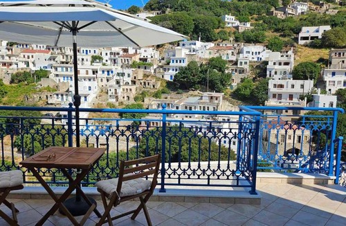 Koronos Apartment | Comfort and unparalleled view