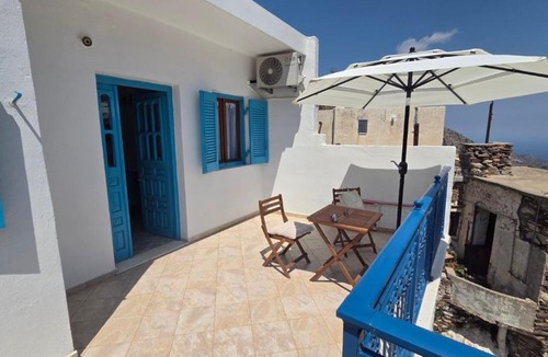 Koronos Apartment | Comfort and unparalleled view