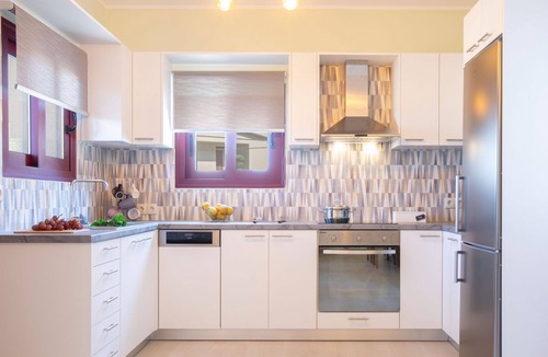 Nikiana Villa | Comfortable 3 bedroom Villa with swimming pool and sea view. Pet-Friendly