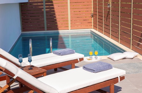 Nikiana Villa | Comfortable 3 bedroom Villa with swimming pool and sea view. Pet-Friendly