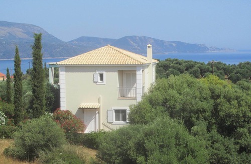 Pylos-Nestoras Villa | Comfortable vacation country house built in 2009 with panoramic sea views