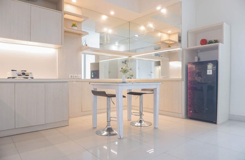 Pekayon Jaya Apartment | Comfy And Modern 2Br Grand Kamala Lagoon Apartment