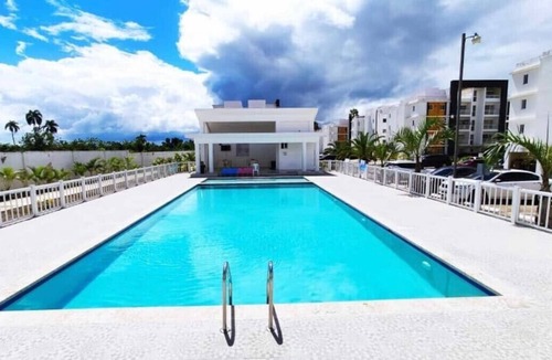 Licey al Medio Condo | Condo apt, Pool, 24hr security(Netflix,Wifi,A/C)just minutes from Airport & City