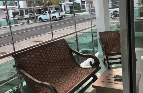 Punal Apartment | Confortable stay A/C wi-fi 7min STI Airport 7 min from de monument