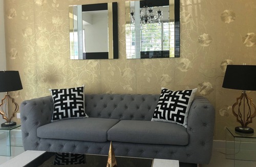 Punal Apartment | Confortable stay A/C wi-fi 7min STI Airport 7 min from de monument