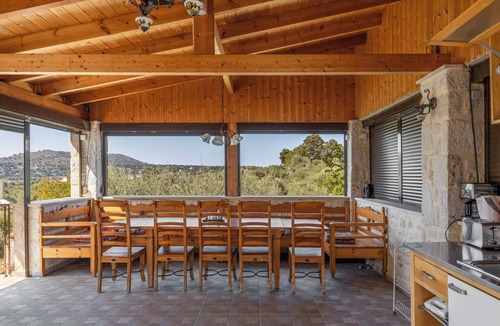 Monopari Villa | Countryside Villa with a Walk-in Free Form Pool