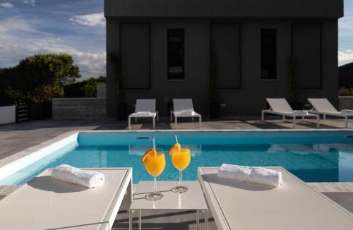 Nea Iraklitsa Apartment | Cove Suites
