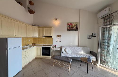 Mola Kalyva Apartment | Cozy 2BR Apartment in Mola Kaliva with Sea View