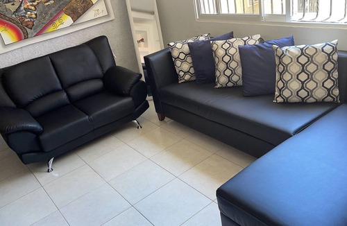 Los Frailes Apartment | Cozy 3 bedroom spacious Condo minutes away from Beach.