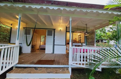 La Iglesia House | Cozy bungalow 5 minutes from the beach. Beautiful garden.
