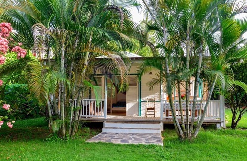 La Iglesia House | Cozy bungalow 5 minutes from the beach. Beautiful garden.