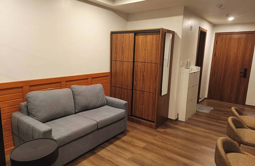 Baguio Apartment | Cozy Modern Studio with Balcony in City Center Baguio