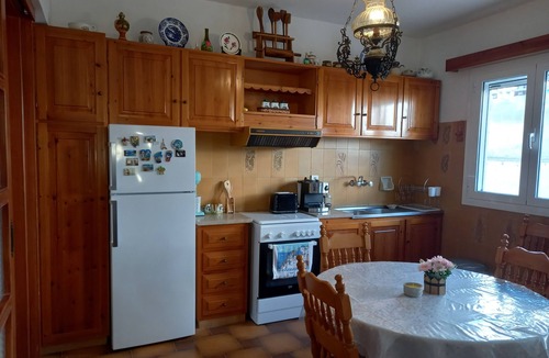 Kardamena Apartment | Cozy Traditional Greek one bed Flat, 7 min Away From Airport 50ft to the Beach