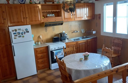 Kardamena Apartment | Cozy Traditional Greek one bed Flat, 7 min Away From Airport 50ft to the Beach