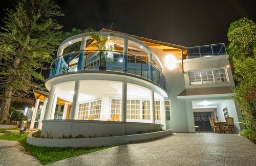 Jarabacoa Villa | cozy4-bedroom villa in tranquil Jarabacoa with WiFi, AC