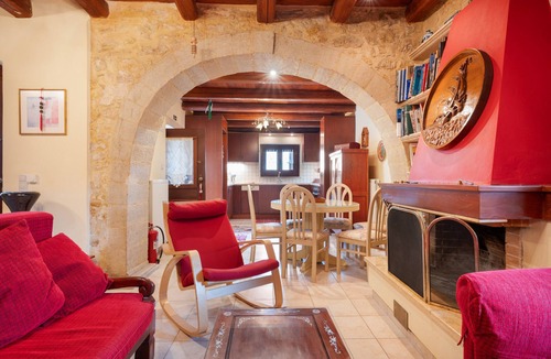 Tilisos House | Cretan Traditional Home Villa with Mountain View, Wi-Fi, and Air Conditioning