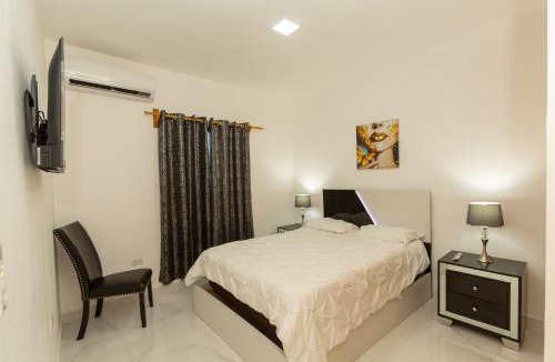 Barrio Las Yaguitas Apartment | Crown ll-3 Bedrooms-Pool-Close to everything!