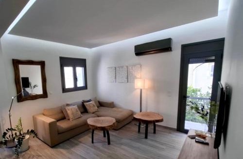 Agia Paraskevi Apartment | Cube House