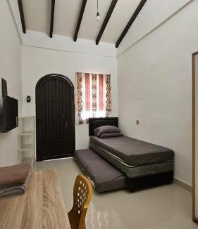 Gresik House | Cute Room at Pondok Raima SYARIAH