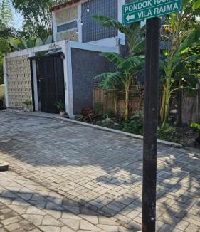 Gresik House | Cute Room at Pondok Raima SYARIAH