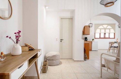 Mikri Vigla Apartment | Cycladic apartment - just a few meters from Orkos beach!