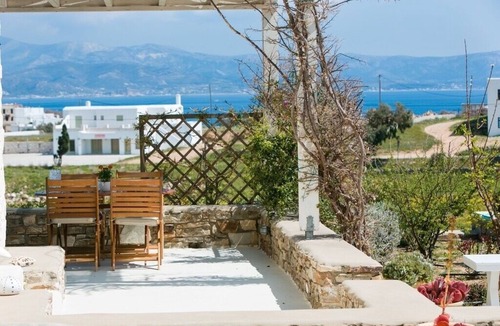 Logaras Condo | Cycladic Aegean house, breathtaking sea view, 5 min. from beaches.