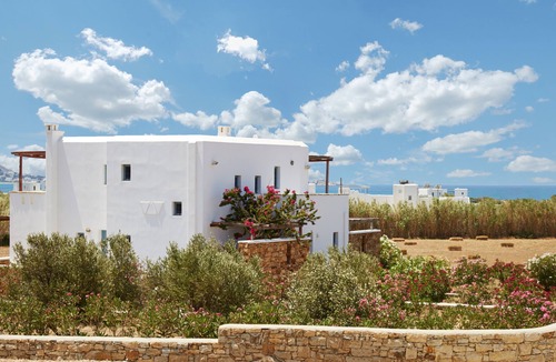 Plaka House | Cycladic House near the sea