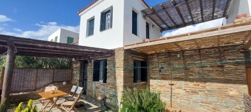Mpatsi House | Cycladic house with a view