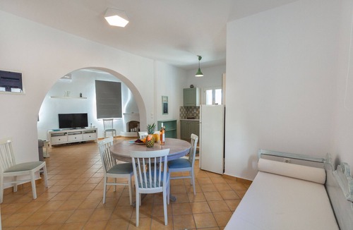 Naousa Apartment | Cycladic Luxurious Maisonette